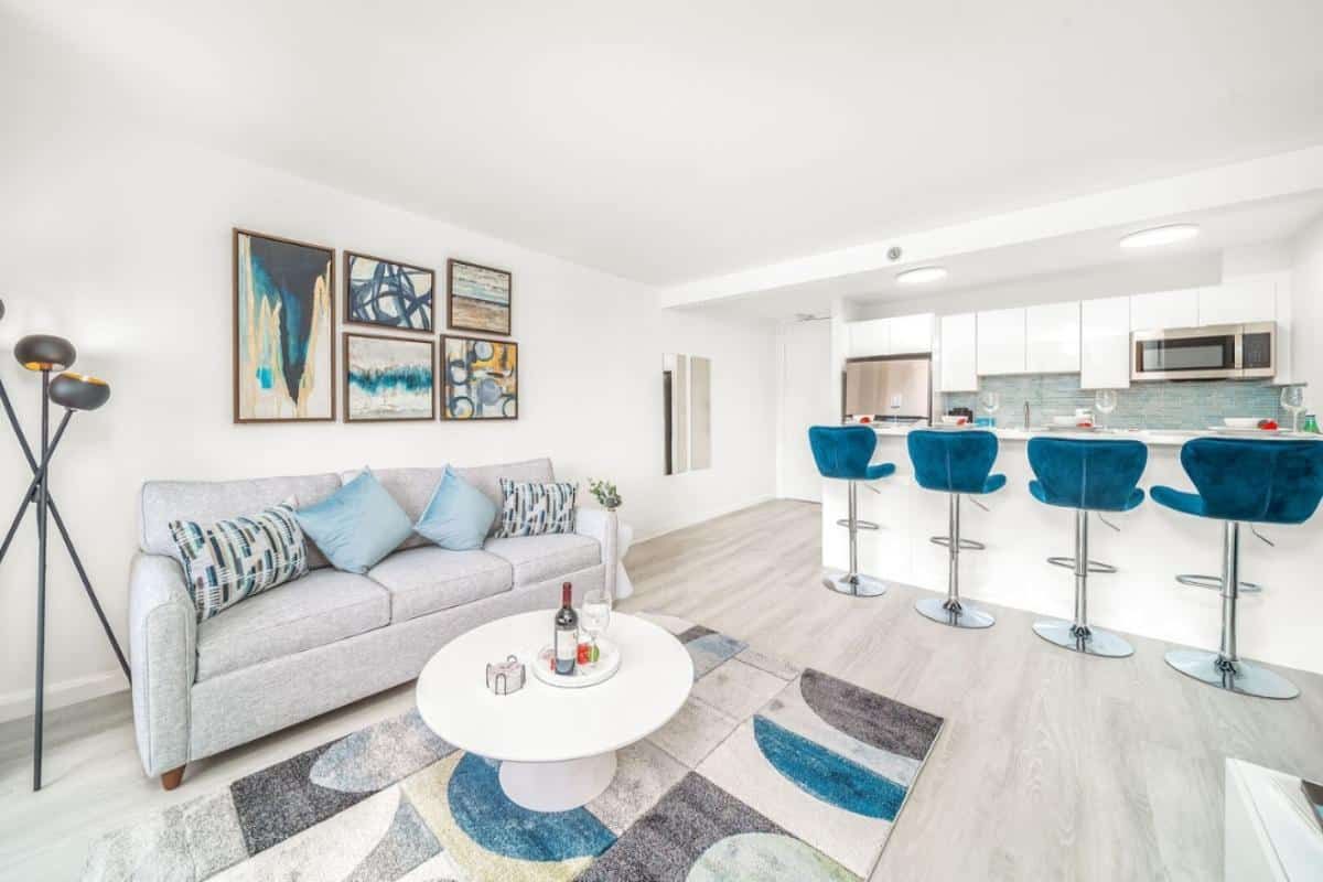 Waikiki Renovation 913 Living Area After 036aed85