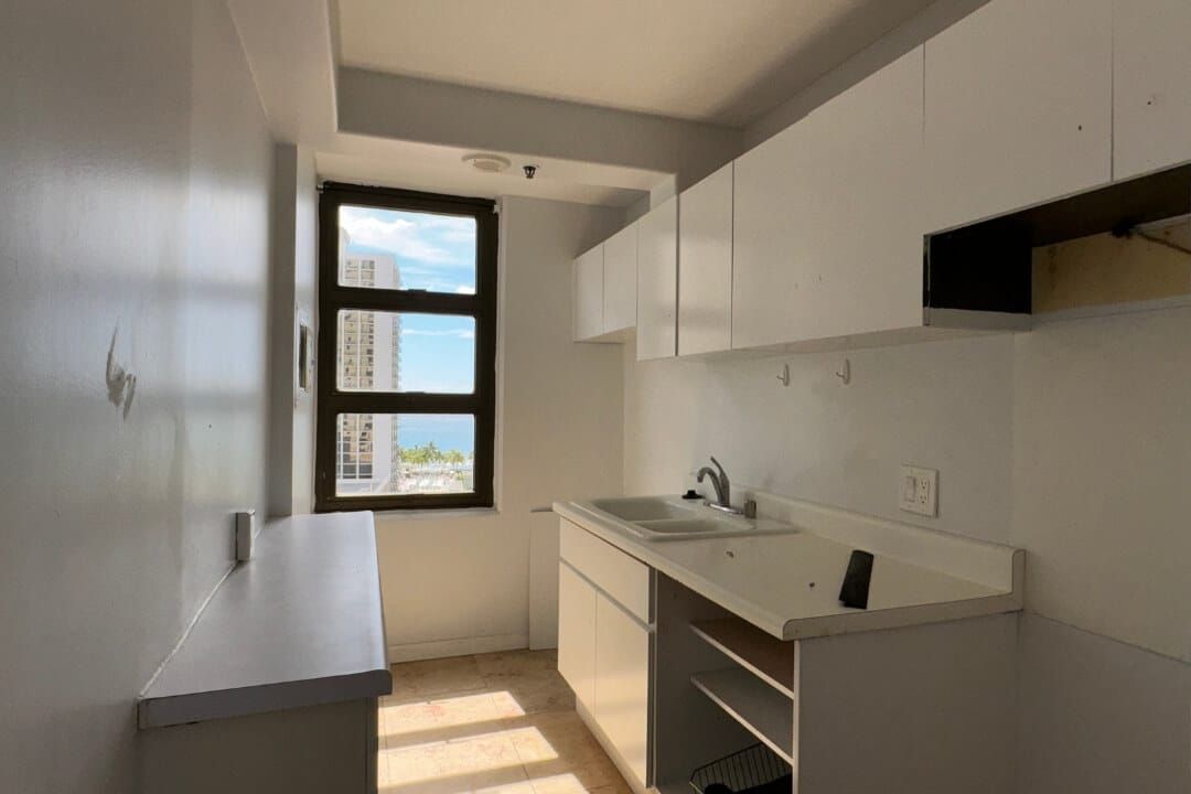 Waikiki Banyan Renovation 1414 1 Kitchen Before 19eb6091
