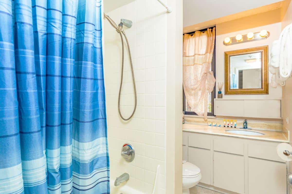 Waikiki Renovation 913 Bathroom Before 2736bb27