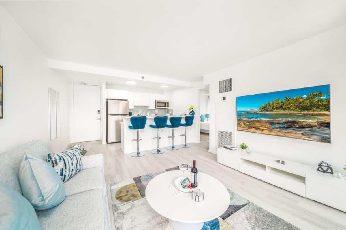 Waikiki Renovation 913 Living Area After 2 2a6a2303