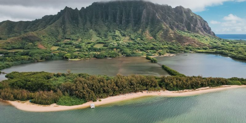 7 Famous Oahu Hotels: Luxury and History of the Island