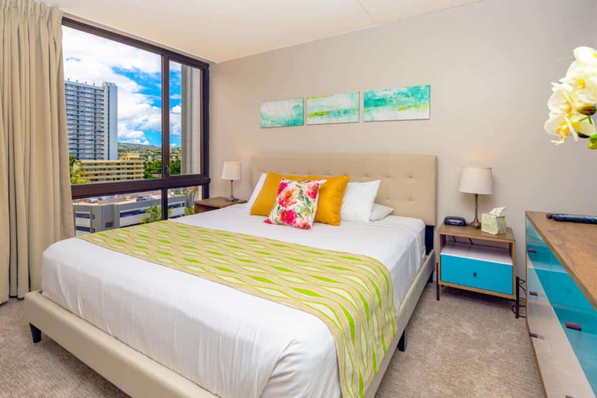 Waikiki Renovation 913 Bedroom Before 417f203d