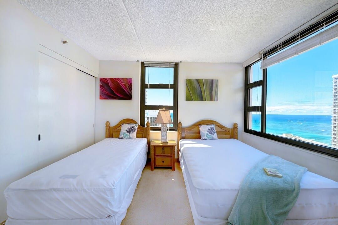 Waikiki Banyan Renovation 3014 1 Bedroom Before 6d49210e