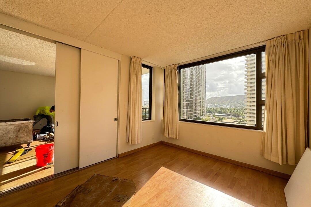 Waikiki Banyan Renovation 1113 1 Bedroom Before 6f9dd71d