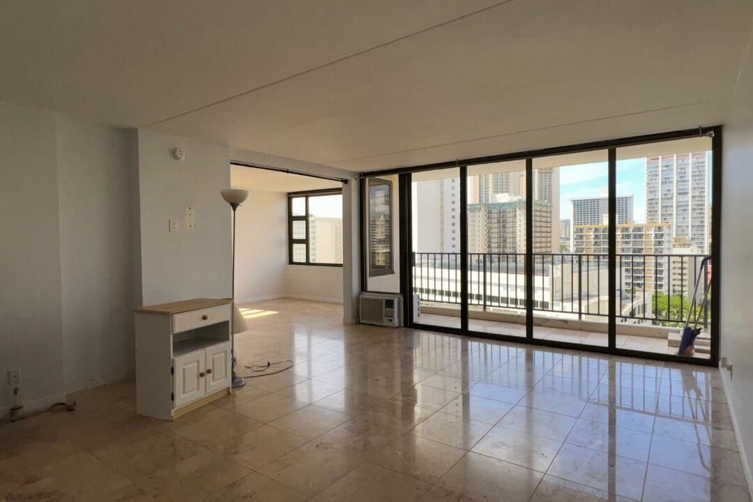 Waikiki Banyan Renovation 1414 1 Living Before c6b0c240
