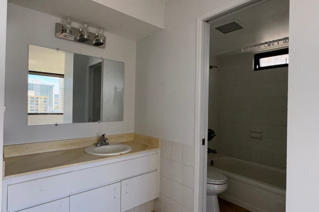 Waikiki Banyan Renovation 1414 1 Bathroom Before d8556c62