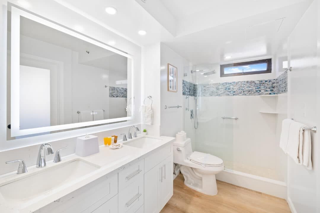 Waikiki Banyan Renovation 2514T1 Bathroom After faf75962
