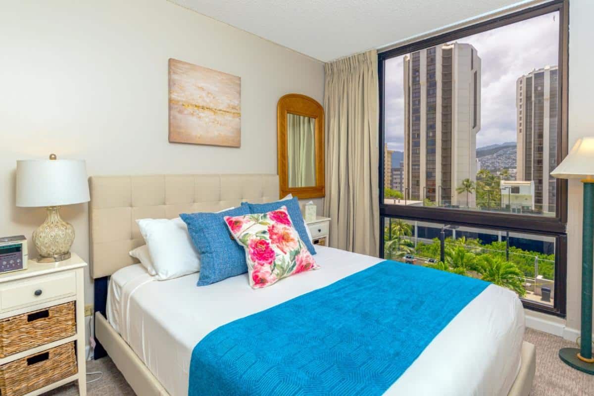 Waikiki Renovation 913 Bedroom Before 2 fa397e8c