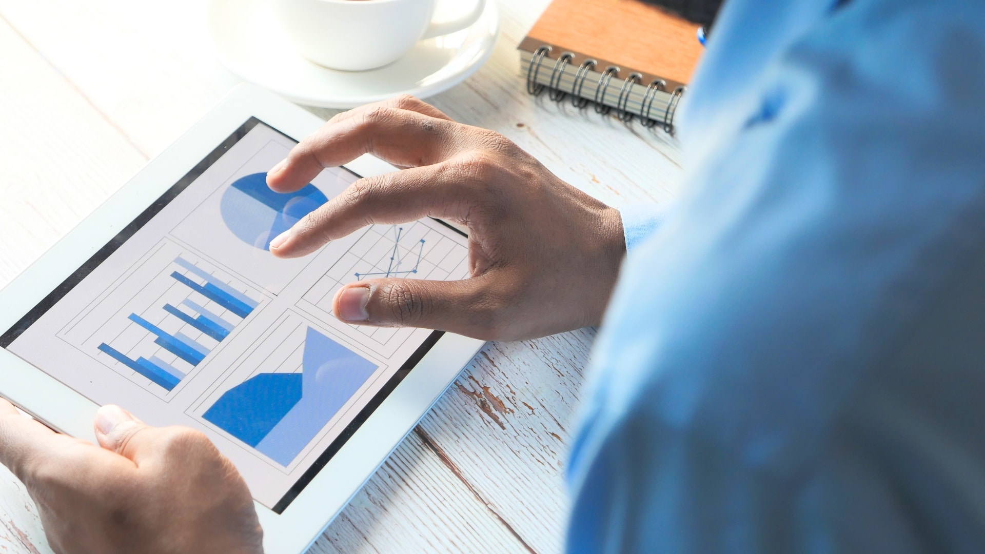 Tracking vacation rental KPIs on a dashboard
